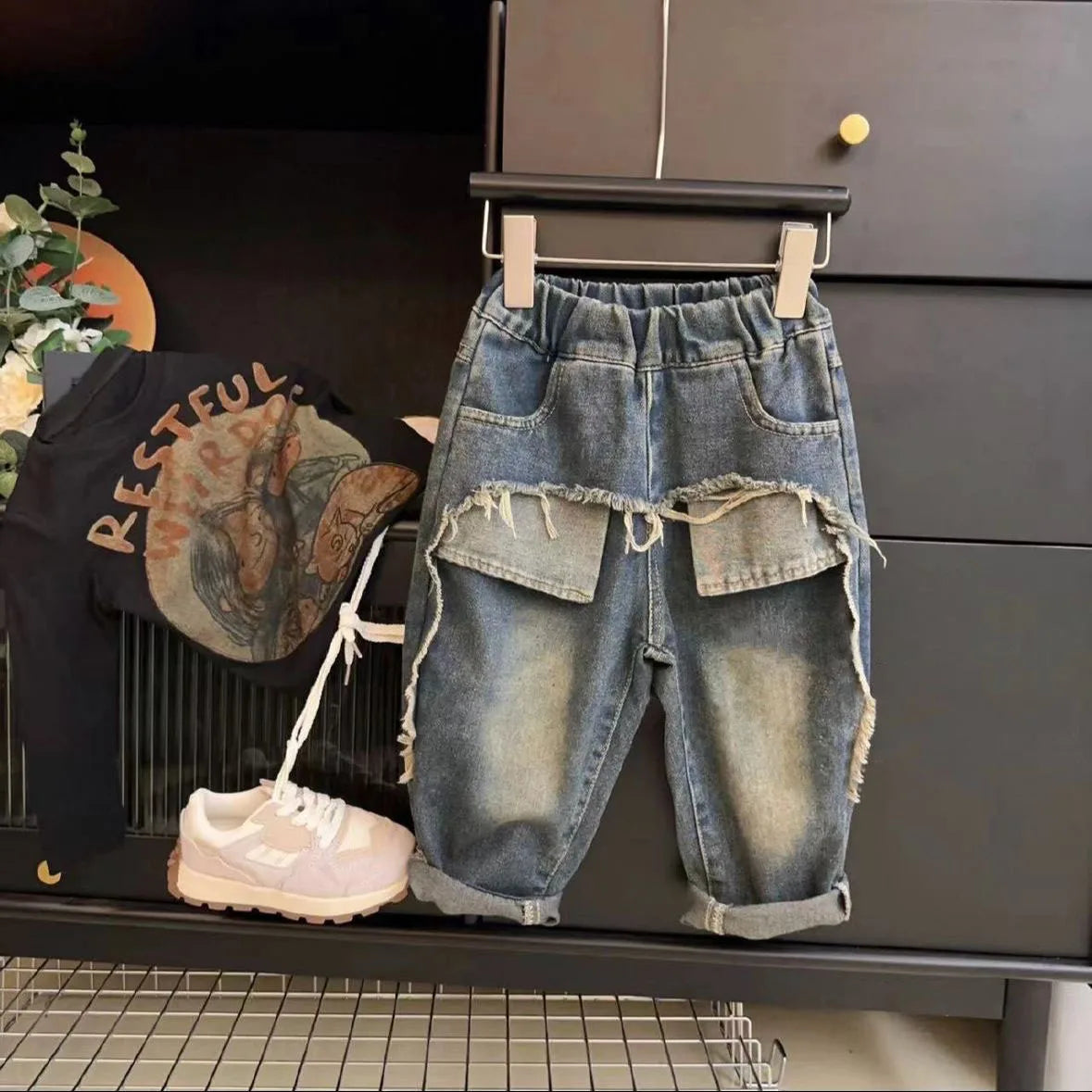 Loose Fit Ripped Jean